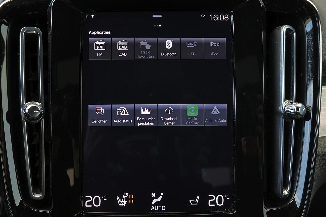 Volvo XC40 T5 Recharge Inscription - IntelliSafe Assist - Adaptieve LED koplampen - Parkeercamera achter - Verwarmde voorstoelen & stuur - Parkeersensoren voor & achter - Draadloze tel. lader - Extra getint glas - Elektr. inklapbare trekhaak - 19' LMV