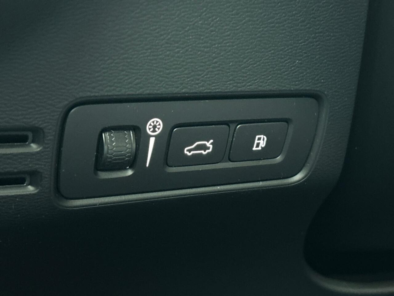 Volvo XC40 1.5 T4 Recharge Inscription | Leder | Blis | Navigatie | Sensore