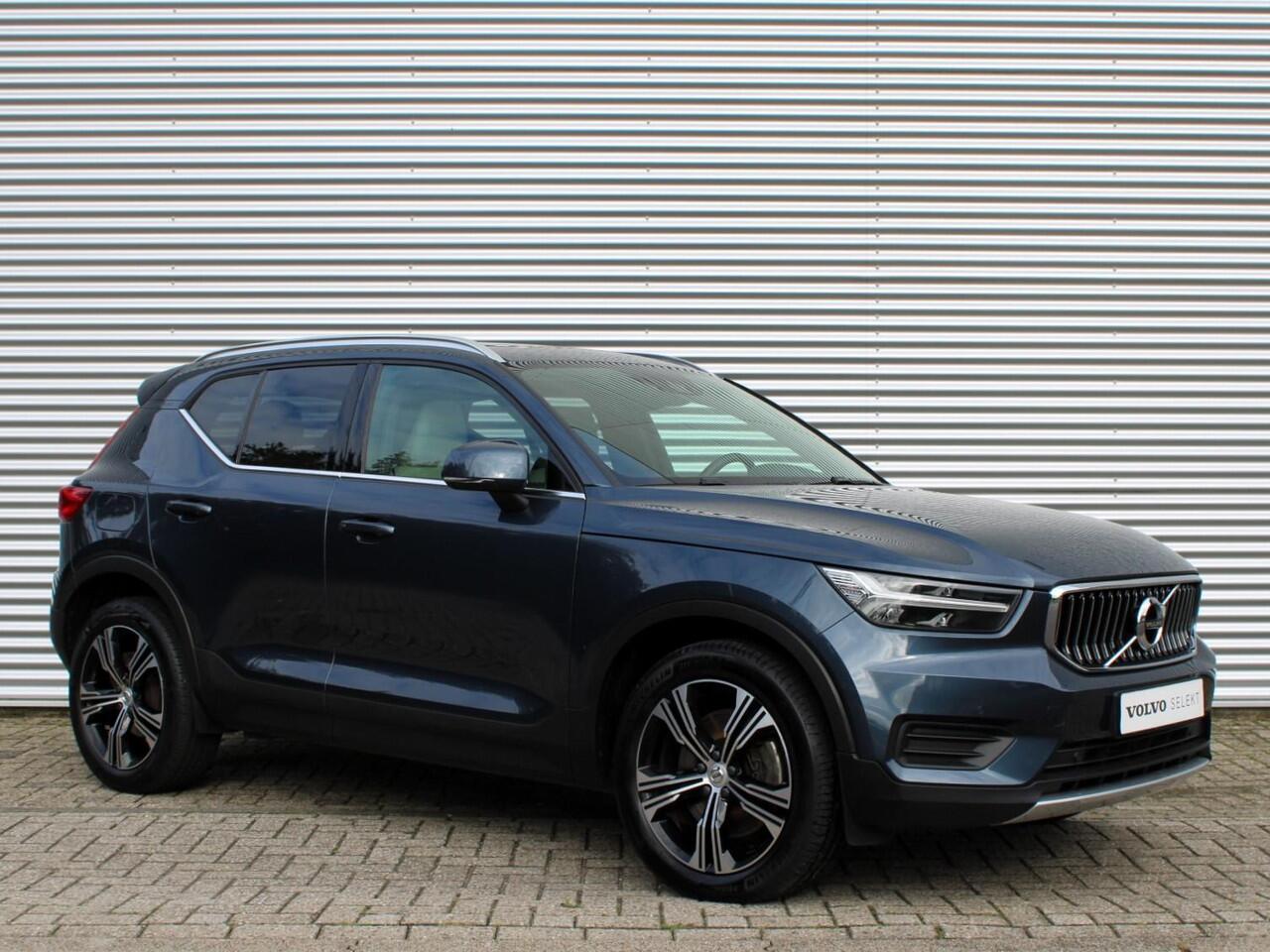 Volvo XC40 1.5 T4 Recharge Inscription Expression Automaat / Panoramadak / Leder interieur / Privacy Glass / 19" velgen