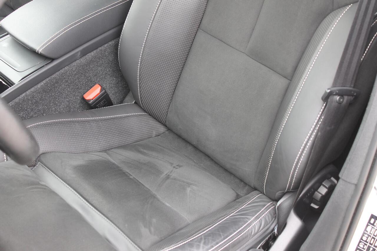 Volvo XC40 Recharge P8 AWD R-Design 20" lm velgen / Warmtepomp / Extra getint glas vanaf de B-Stijl / Google infotainment