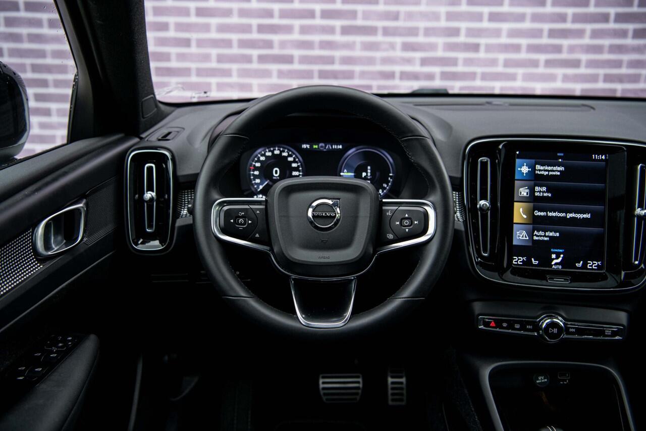 Volvo XC40 T5 Plug in-hybride R-Design | Trekhaak | Panoramadak | Parkeercamera | Stoel+stuurwiel Verwarming | Adapt Cruise | Getint glas