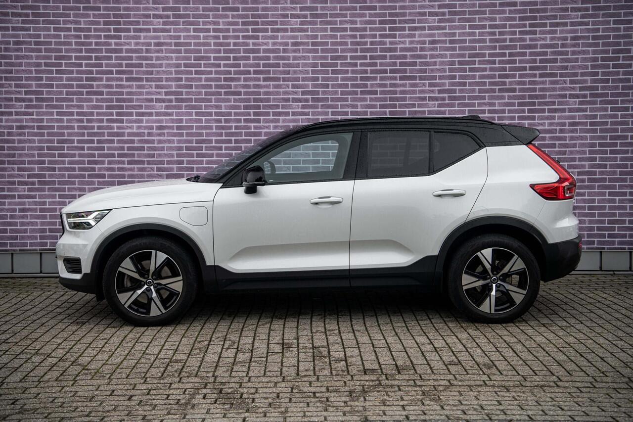 Volvo XC40 T5 Plug in-hybride R-Design | Trekhaak | Panoramadak | Parkeercamera | Stoel+stuurwiel Verwarming | Adapt Cruise | Getint glas