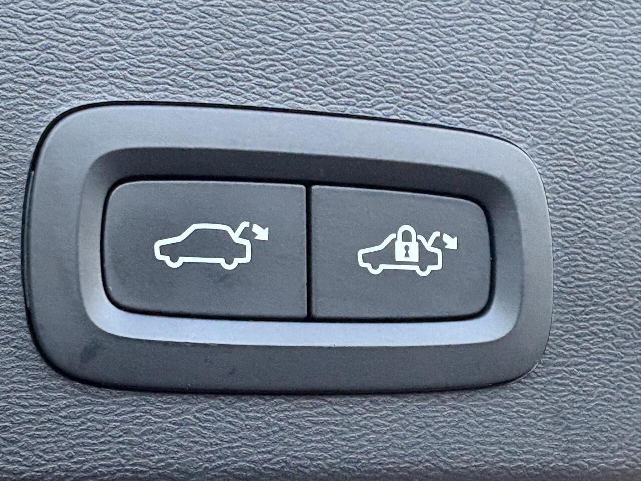 Volvo XC40 Recharge P8 AWD R-Design | Adaptieve cruise controle | Blis | Panorama Schuifdak | 360º Camera | Harman/Kardon | Adaptive LED koplampen | Memory | VOL