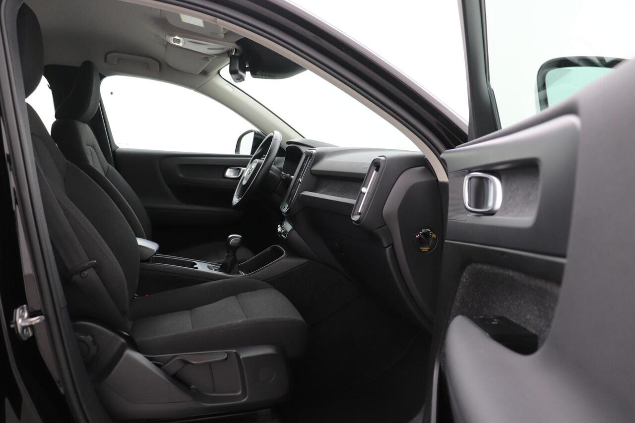 Volvo XC40 T2 Momentum | Stoel+Stuurverwarming | Camera | Apple Carplay | DAB | Elektrische Achterklep