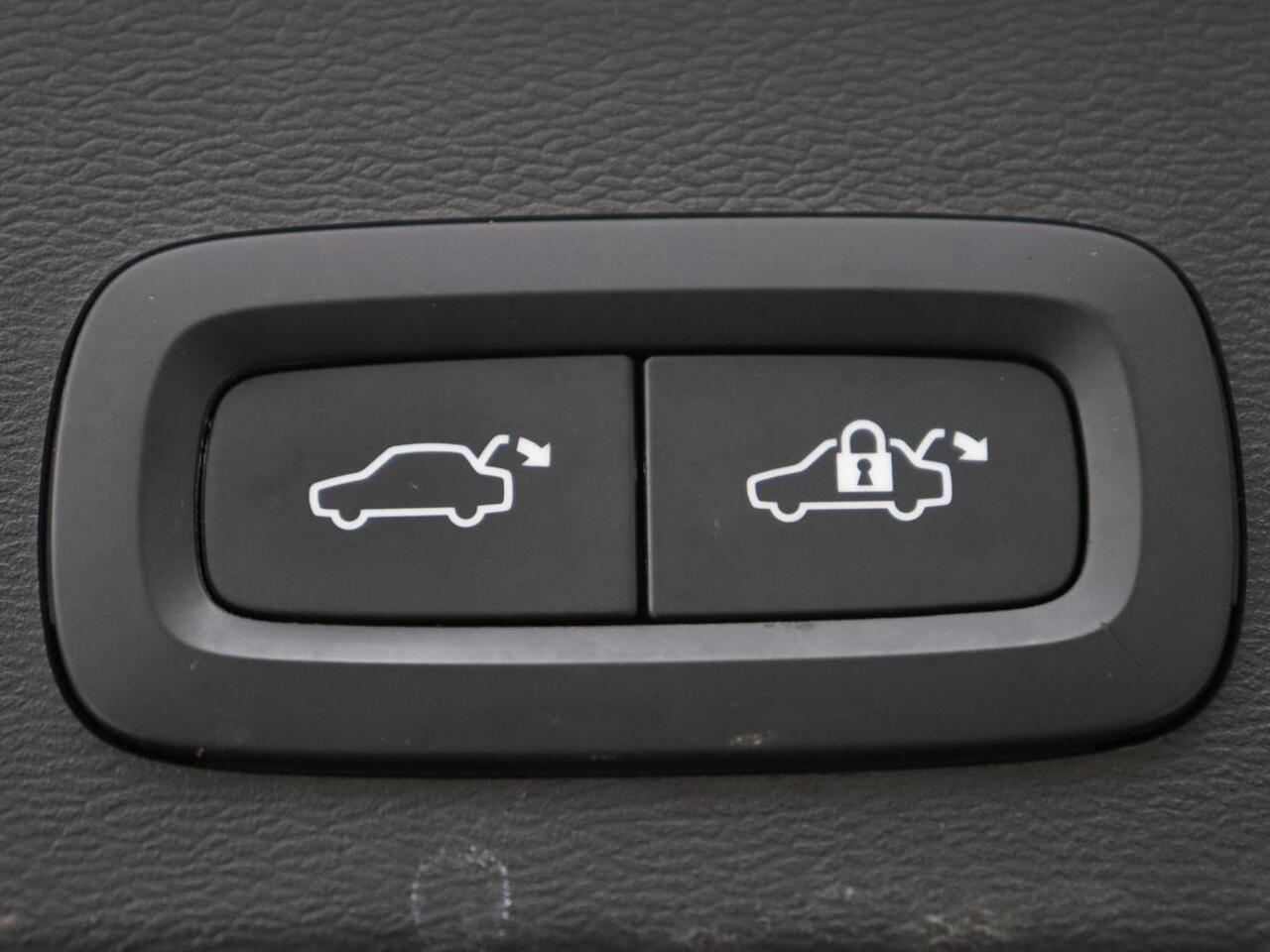 Volvo XC40 1.5 T4 Recharge Business | Adaptive cruise | Camera | Carplay | Navigatie | Full LED | 18'' | Parkeerhulp | Digital Cockpit | PHEV | Plug In