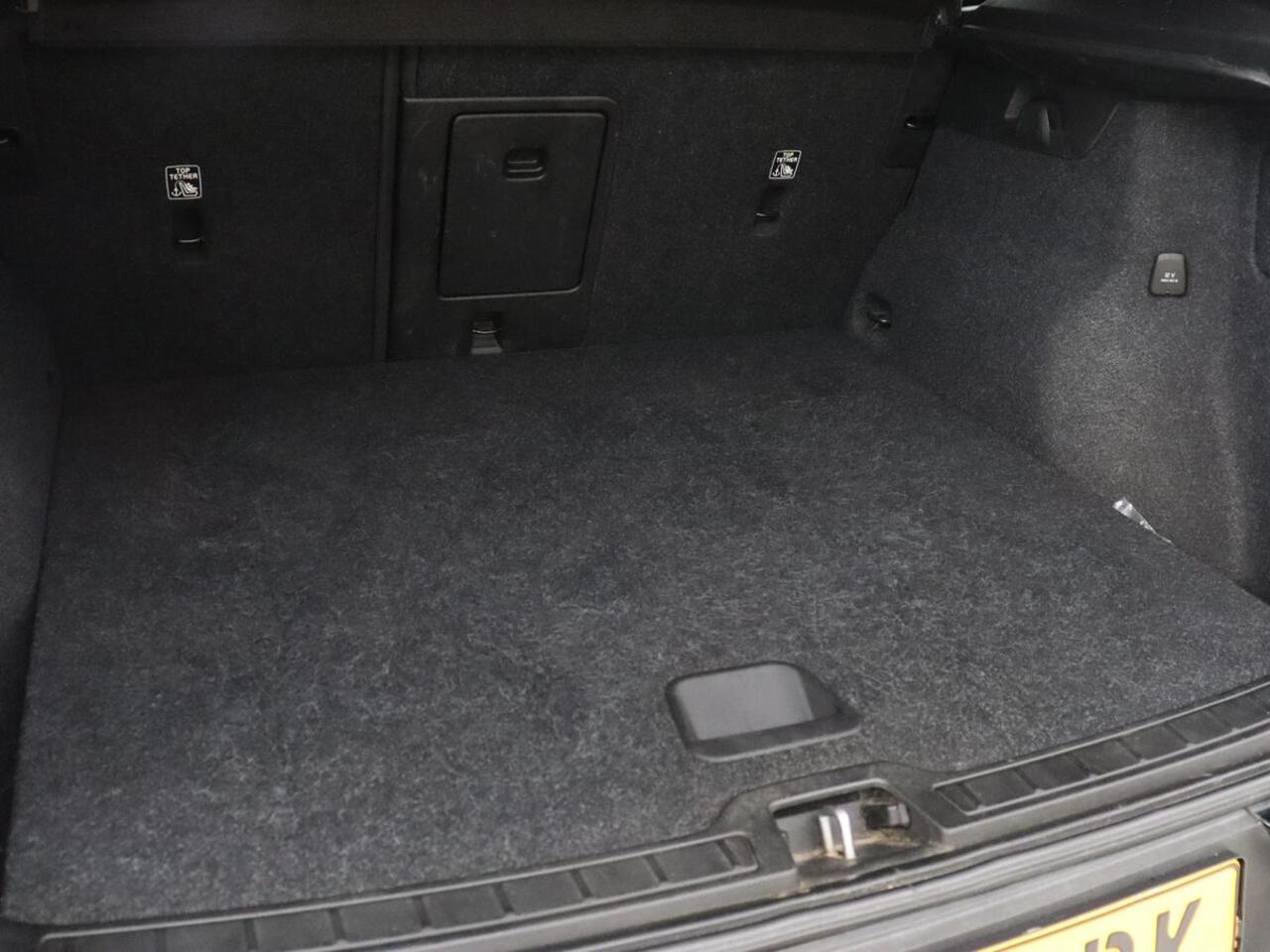 Volvo XC40 1.5 T4 Recharge Business | Adaptive cruise | Camera | Carplay | Navigatie | Full LED | 18'' | Parkeerhulp | Digital Cockpit | PHEV | Plug In