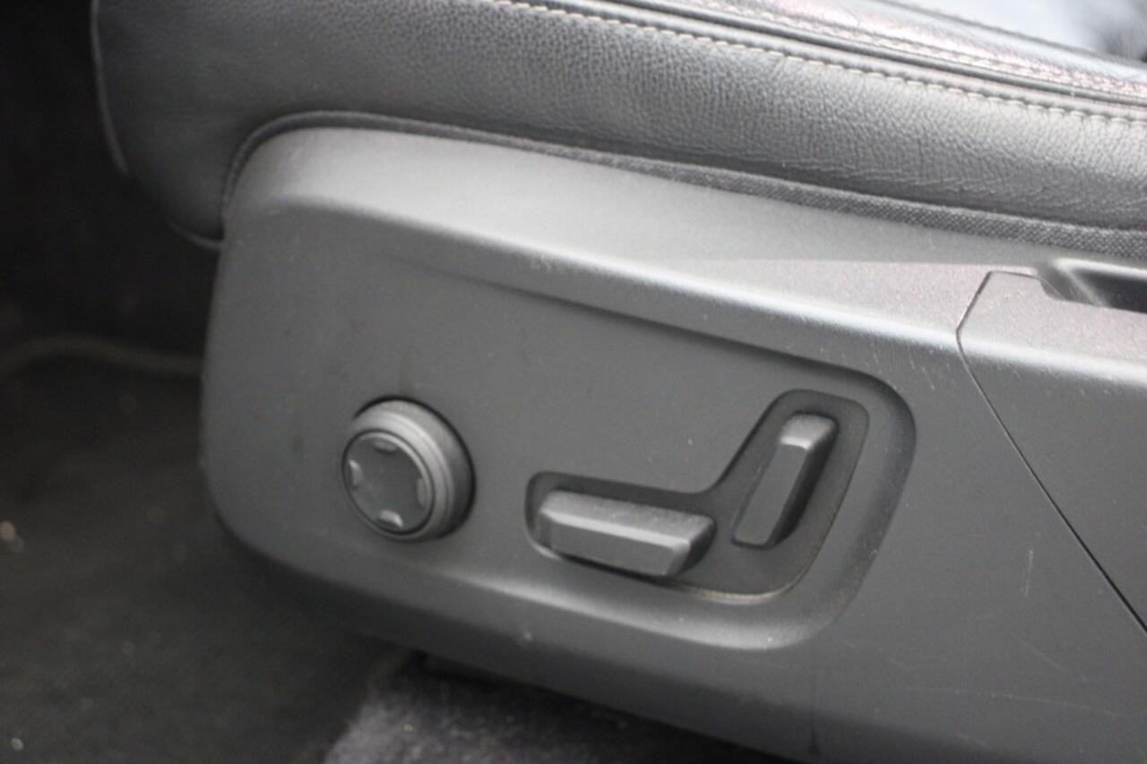 Volvo XC40 Recharge P8 AWD R-Design - Carplay, panorama, Leer, Camera, Navi, Cruise