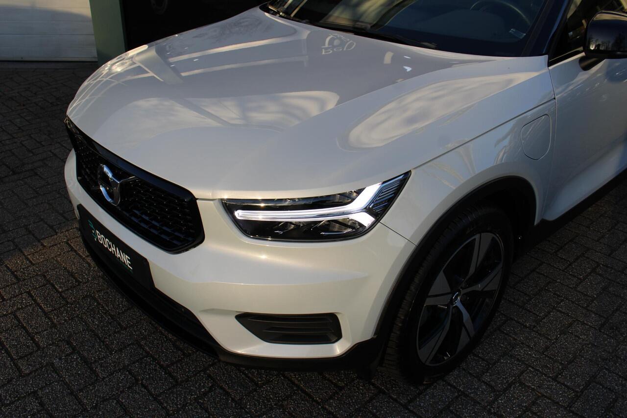 Volvo XC40 1.5 T4 Recharge R-Design Afneembare Trekhaak | Achterruitrij Camera | Automaat | All Season banden