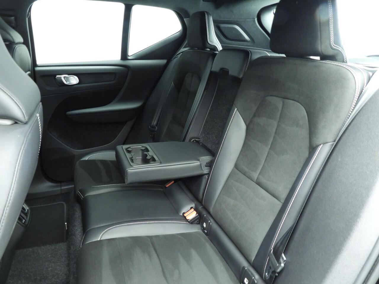 Volvo XC40 2.0 B4 Inscription | Navi | CarPlay | 18" | Camera | LED