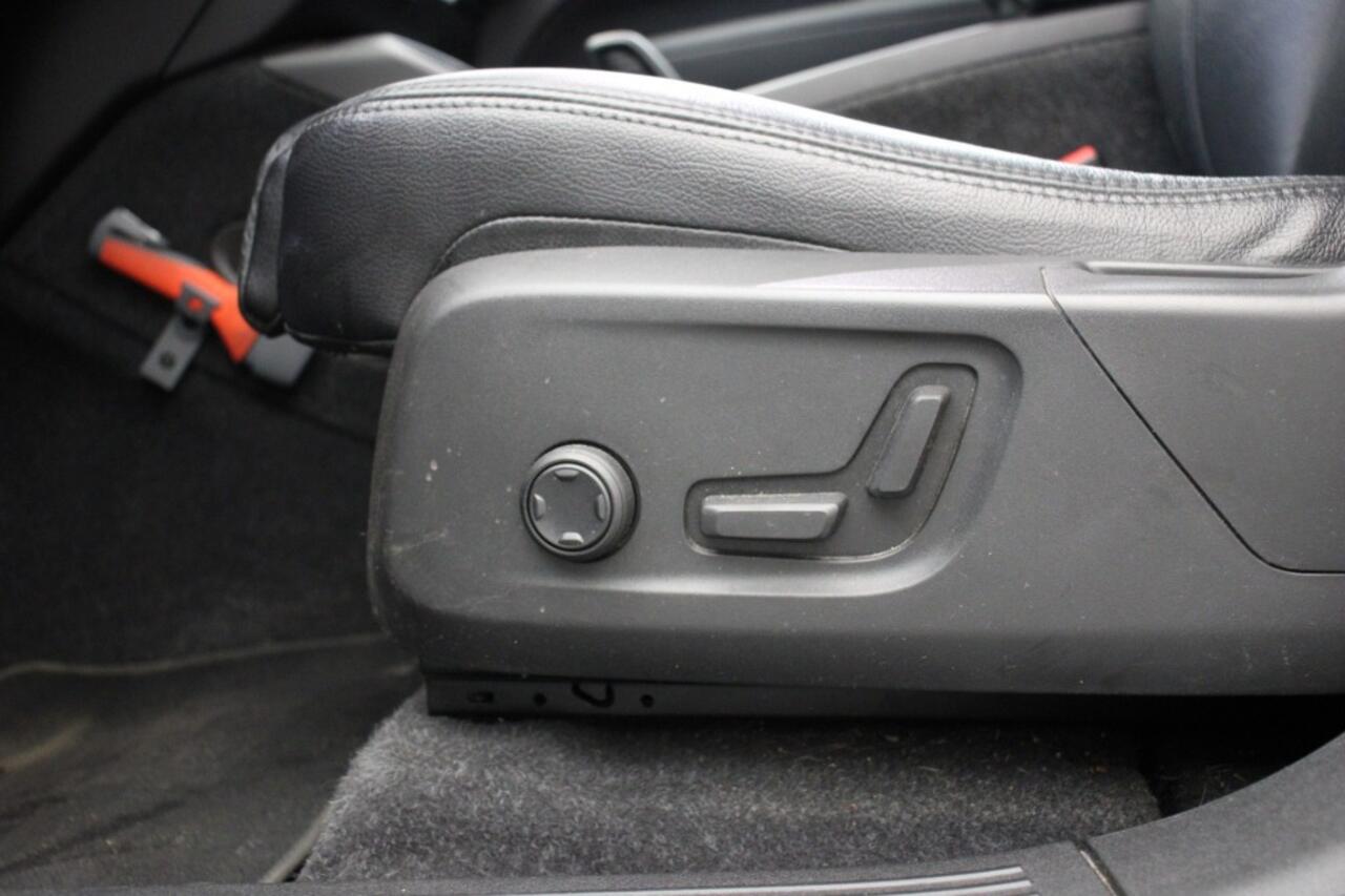 Volvo XC40 P8 Recharge Twin Pro - Carplay, Panorama, 360 Camera, Leer, Navi, Stoelverw. SOH 91%