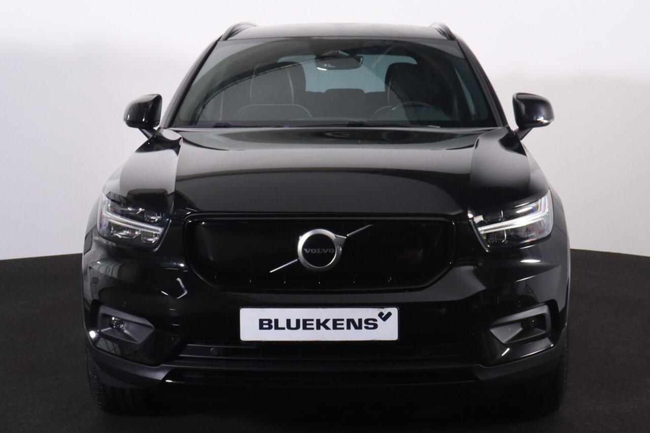 Volvo XC40 Recharge P8 AWD R-Design - IntelliSafe Assist & Surround - Parkeercamera achter - Parkeersensoren voor & achter - Verwarmde voorstoelen & stuur - Warmtepomp - 19' LMV