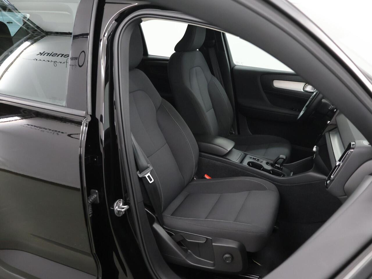 Volvo XC40 2.0 B4 Momentum Business | Trekhaak | Navigatie | Parkeercamera | Stoel/Stuurverwarming | Keyless Go | Cruise Control Adaptief |