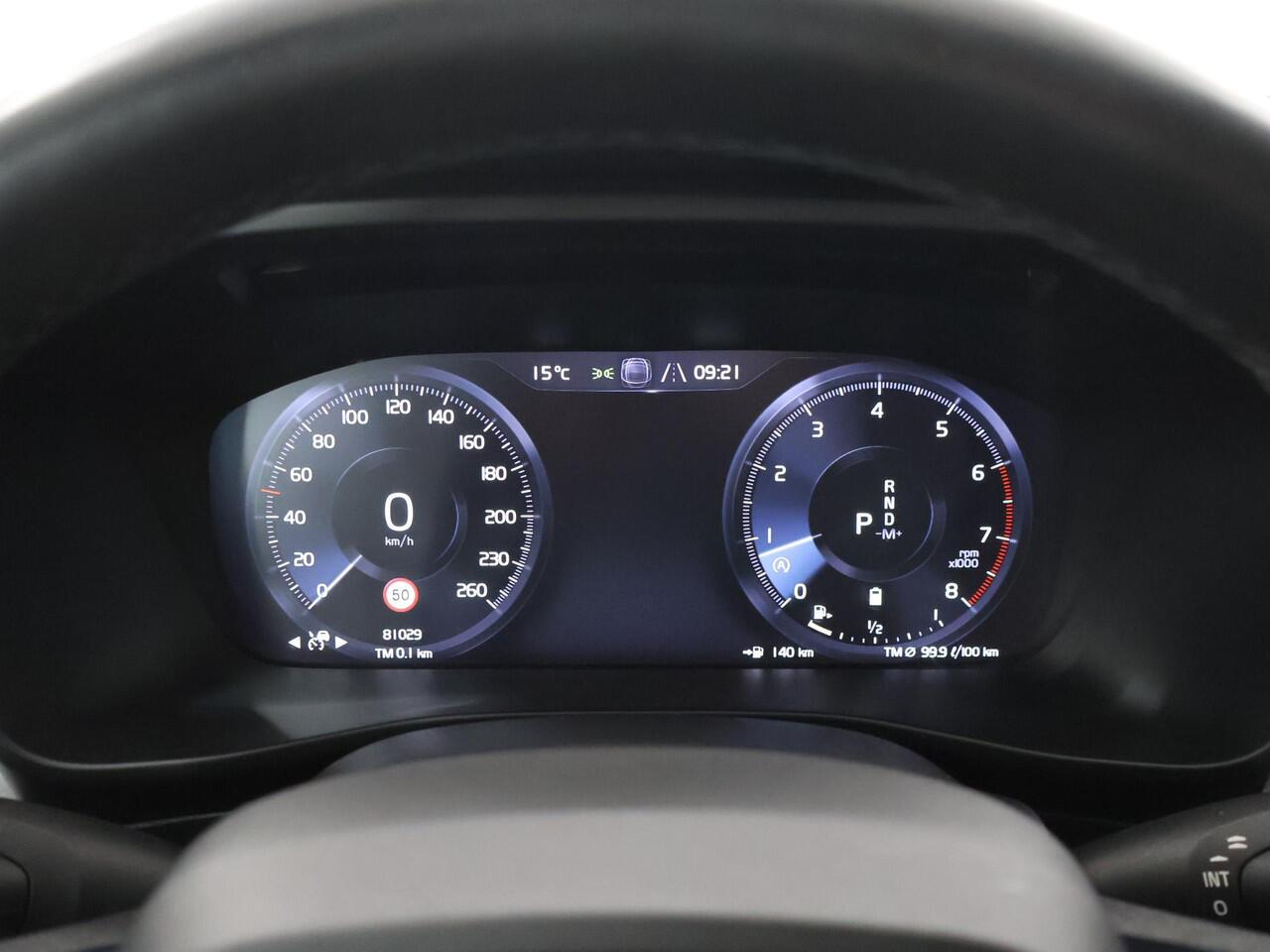 Volvo XC40 2.0 B4 Momentum Business | Trekhaak | Navigatie | Parkeercamera | Stoel/Stuurverwarming | Keyless Go | Cruise Control Adaptief |