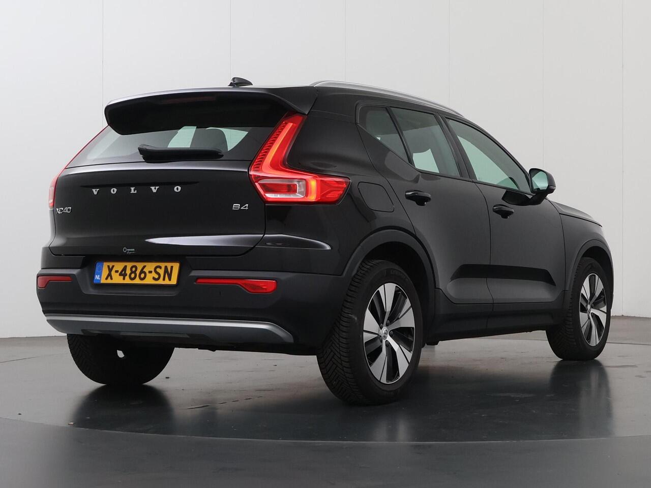 Volvo XC40 2.0 B4 Momentum Business | Trekhaak | Navigatie | Parkeercamera | Stoel/Stuurverwarming | Keyless Go | Cruise Control Adaptief |