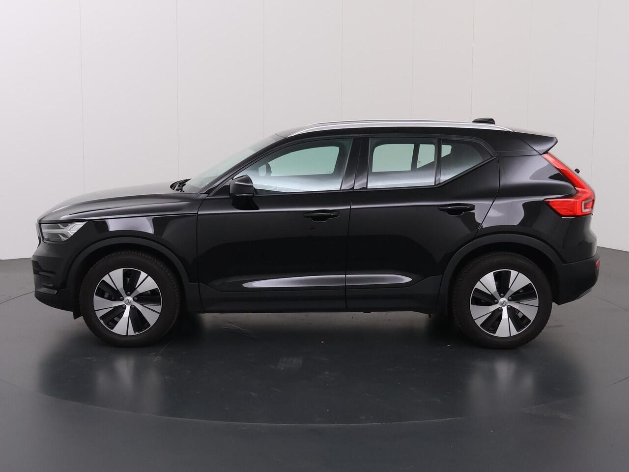 Volvo XC40 2.0 B4 Momentum Business | Trekhaak | Navigatie | Parkeercamera | Stoel/Stuurverwarming | Keyless Go | Cruise Control Adaptief |