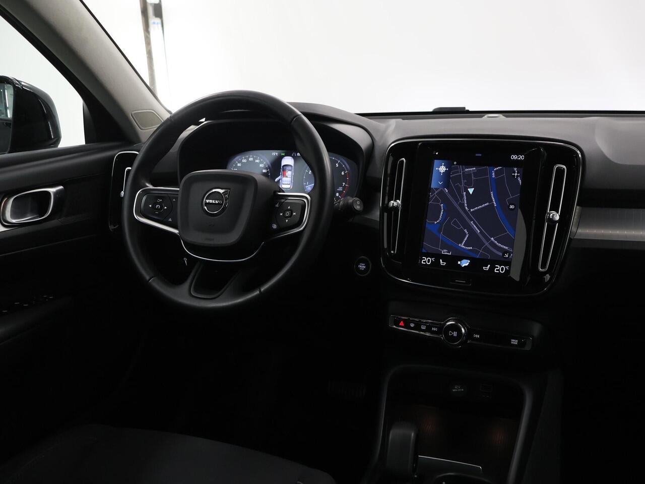 Volvo XC40 2.0 B4 Momentum Business | Trekhaak | Navigatie | Parkeercamera | Stoel/Stuurverwarming | Keyless Go | Cruise Control Adaptief |