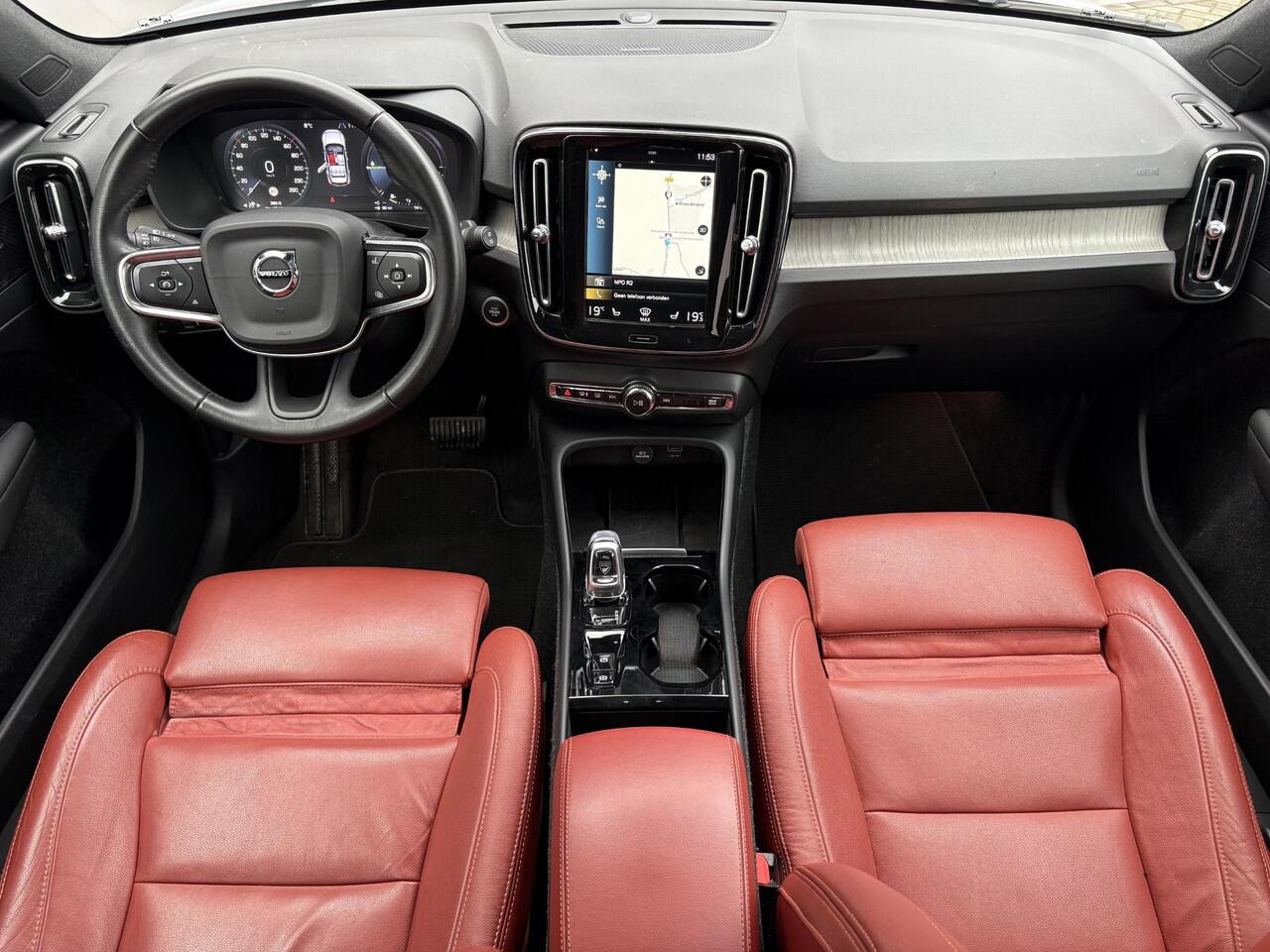 Volvo XC40 1.5 T5 Recharge Business Pro / Plug-in Hybrid / SOH 91,7% / Schuif-/Kanteldak / Achteruitrijcamera / Stoel-/Stuurverwarming / Harman Kardon Audio / Elektrische Achterklep /