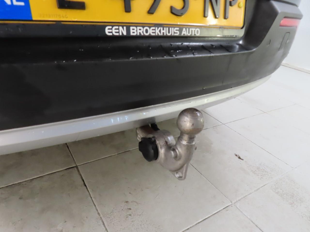 Volvo XC40 1.5 T4 Recharge Inscription | Trekhaak | Adaptieve cruise | Camera | Leder | Stoelverwarming | Stuurverwarming | Volvo on Call | Pilot assist | Draadloze lader |