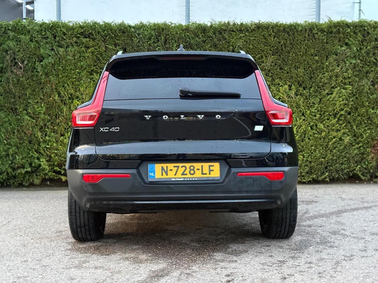 Volvo XC40 T5 Recharge R-Design | Panoramadak | Trekhaak | Stoel/Stuur Verwarming |