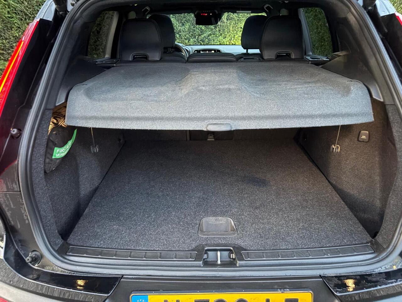 Volvo XC40 T5 Recharge R-Design | Panoramadak | Trekhaak | Stoel/Stuur Verwarming |