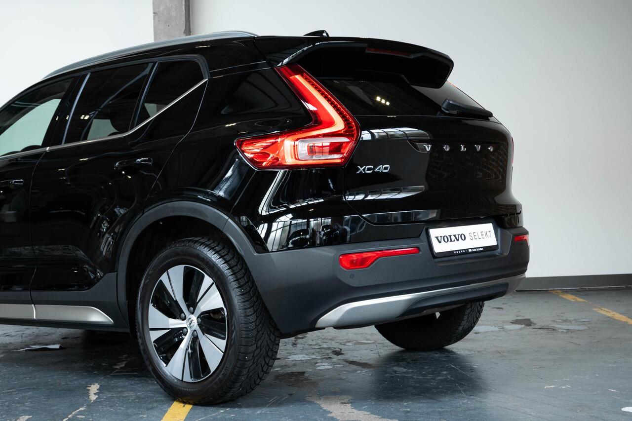 Volvo XC40 B4 Automaat Inscription | Verwarmbare voorstoelen en achterbank | Verwarmbaar stuurwiel | 360° parkeercamera | Adaptive cruise control | Premium audio | BLIS | Volvo on Call | Parkeerverwarming | Parkeersensoren voor + achter |
