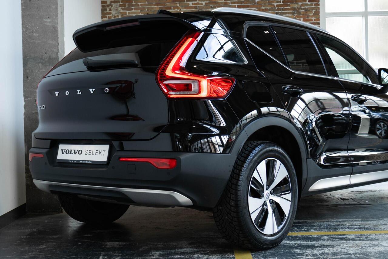 Volvo XC40 B4 Automaat Inscription | Verwarmbare voorstoelen en achterbank | Verwarmbaar stuurwiel | 360° parkeercamera | Adaptive cruise control | Premium audio | BLIS | Volvo on Call | Parkeerverwarming | Parkeersensoren voor + achter |