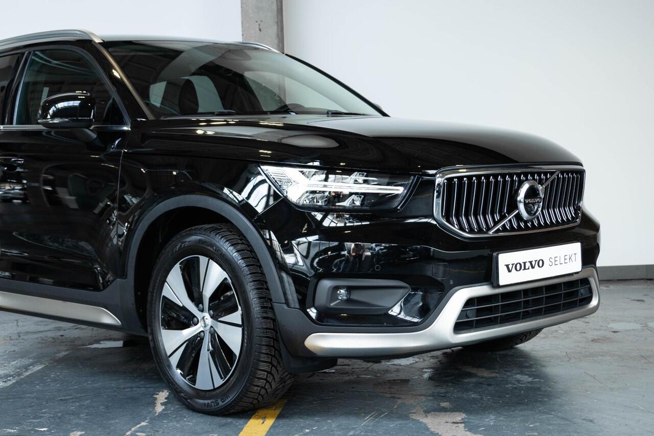 Volvo XC40 B4 Automaat Inscription | Verwarmbare voorstoelen en achterbank | Verwarmbaar stuurwiel | 360° parkeercamera | Adaptive cruise control | Premium audio | BLIS | Volvo on Call | Parkeerverwarming | Parkeersensoren voor + achter |