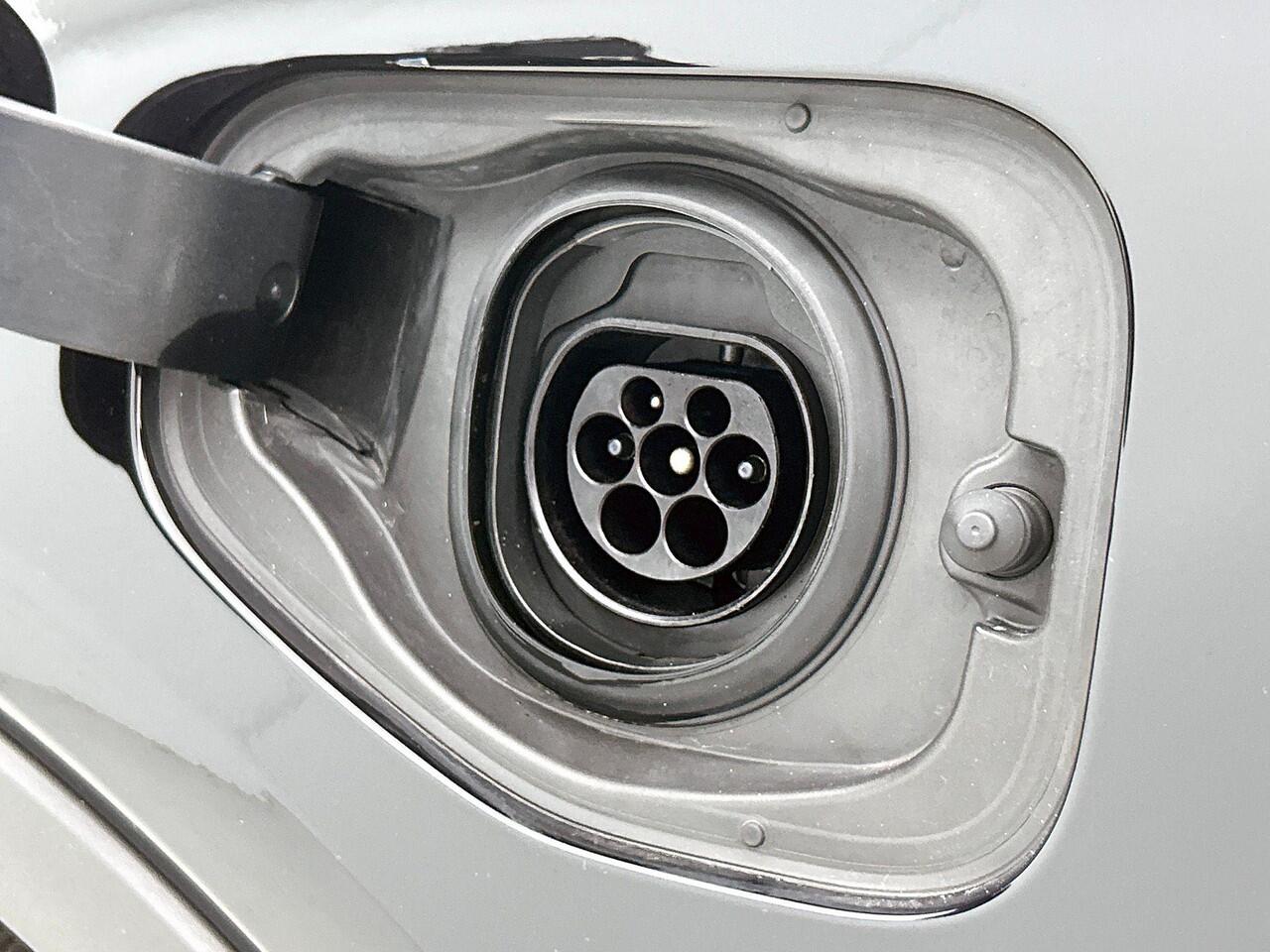 Volvo XC40 1.5 T4 Recharge R-Design Expression Auto. Navigatie Apple Carplay/ Android Auto Camera Parkeersensoren achter Adaptive Cruise Control Full Led Virtual Cockpit Climate Control Lichtmetalen velgen