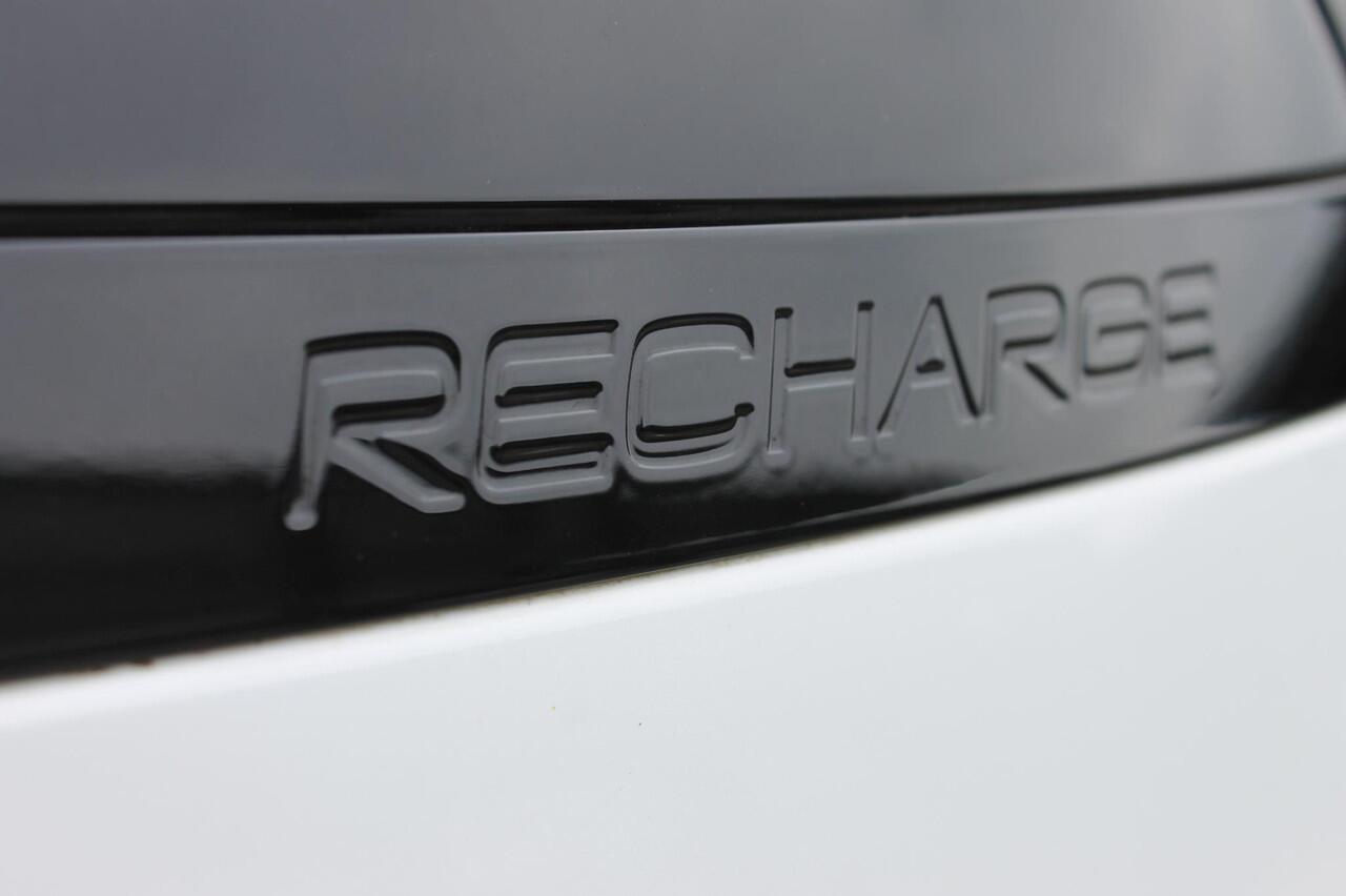 Volvo XC40 Recharge P8 AWD R-Design 20" lm velgen / Warmtepomp / Extra getint glas vanaf de B-Stijl / Google infotainment