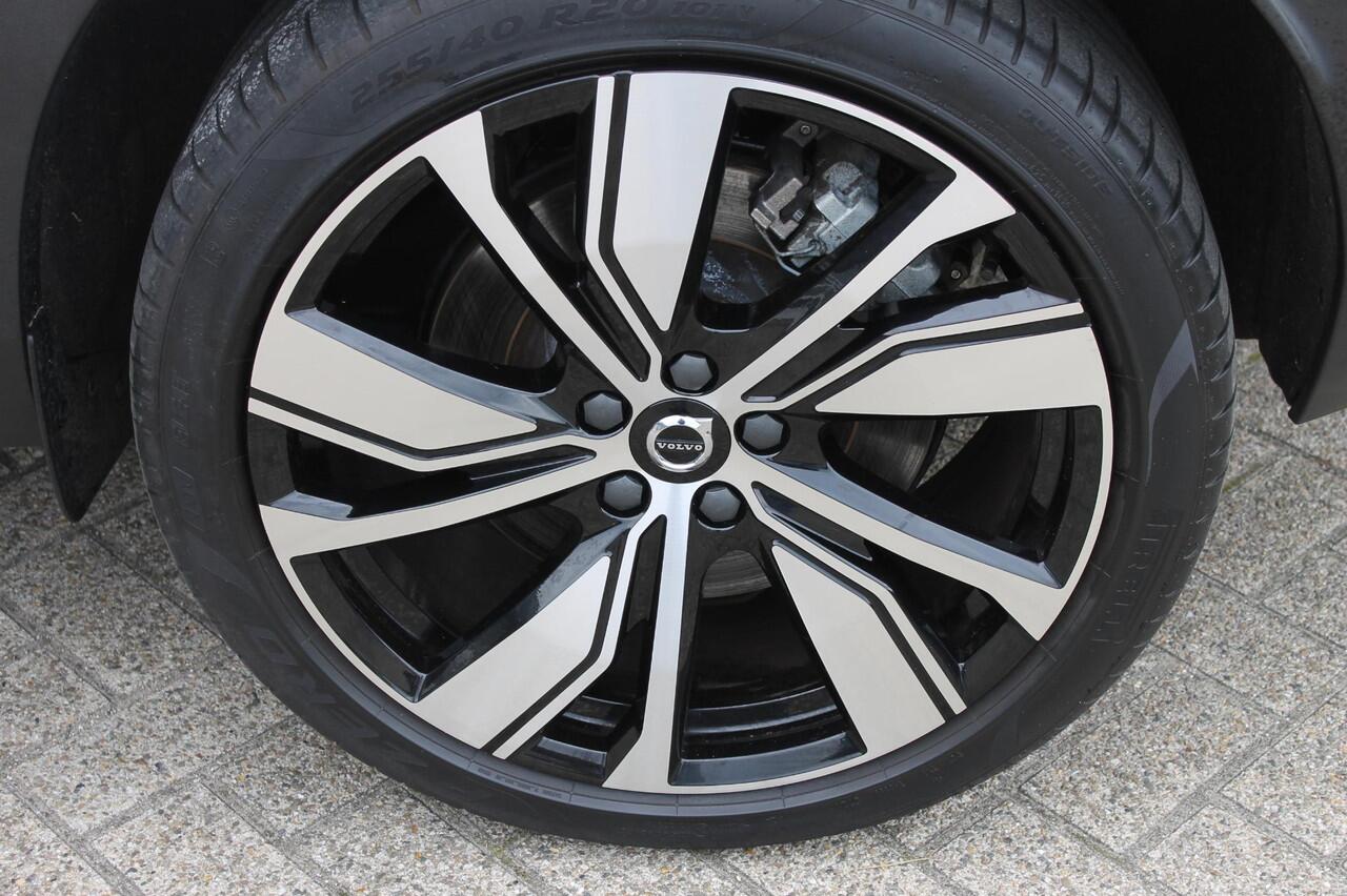 Volvo XC40 Recharge P8 AWD R-Design 20" lm velgen / Warmtepomp / Extra getint glas vanaf de B-Stijl / Google infotainment