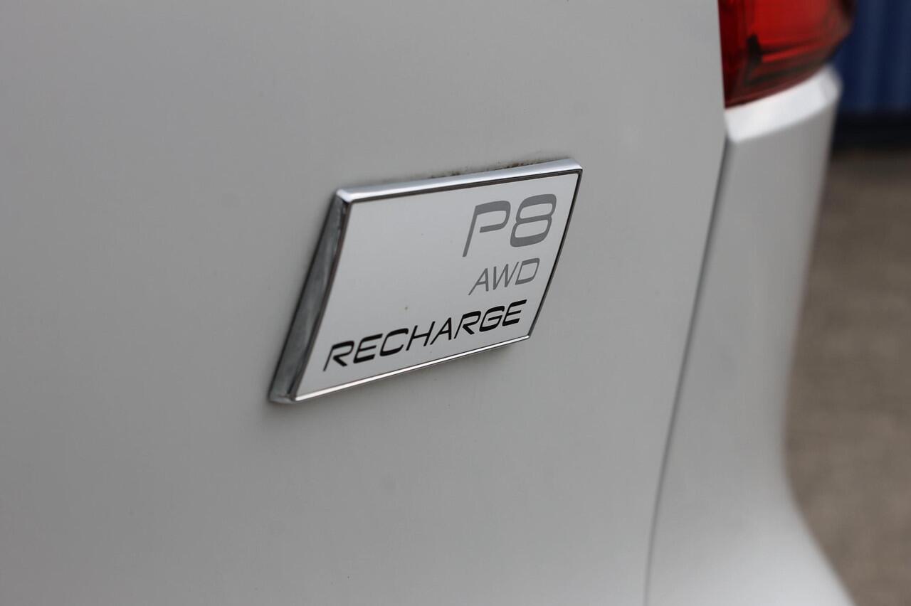 Volvo XC40 Recharge P8 AWD R-Design 20" lm velgen / Warmtepomp / Extra getint glas vanaf de B-Stijl / Google infotainment