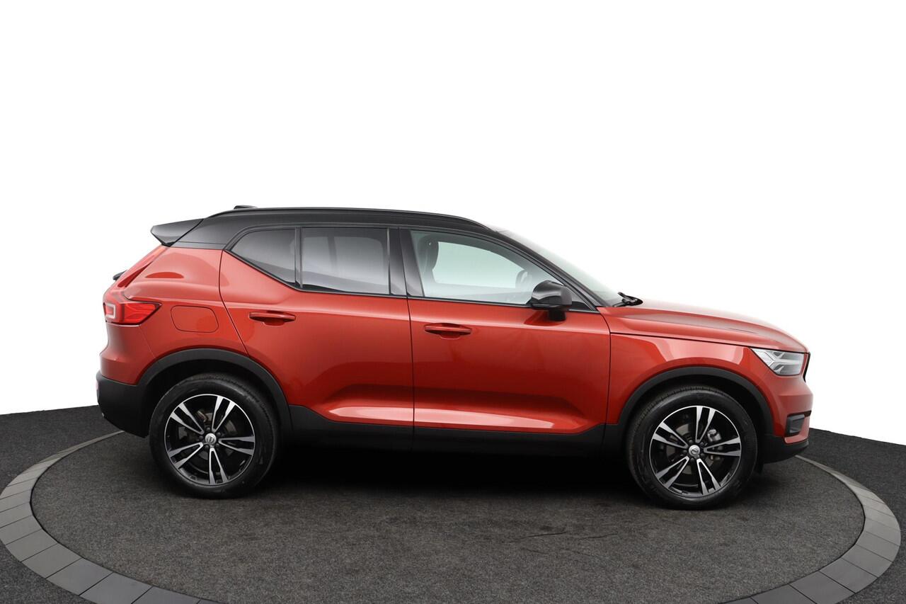 Volvo XC40 1.5 T2 R-Design Parkeer sensoren | Dodehoek | Dealer onderhouden | Parkeercamera | Elektrische kofferklep