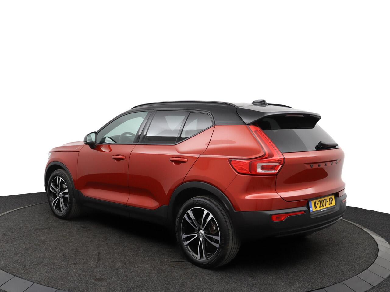 Volvo XC40 1.5 T2 R-Design Parkeer sensoren | Dodehoek | Dealer onderhouden | Parkeercamera | Elektrische kofferklep