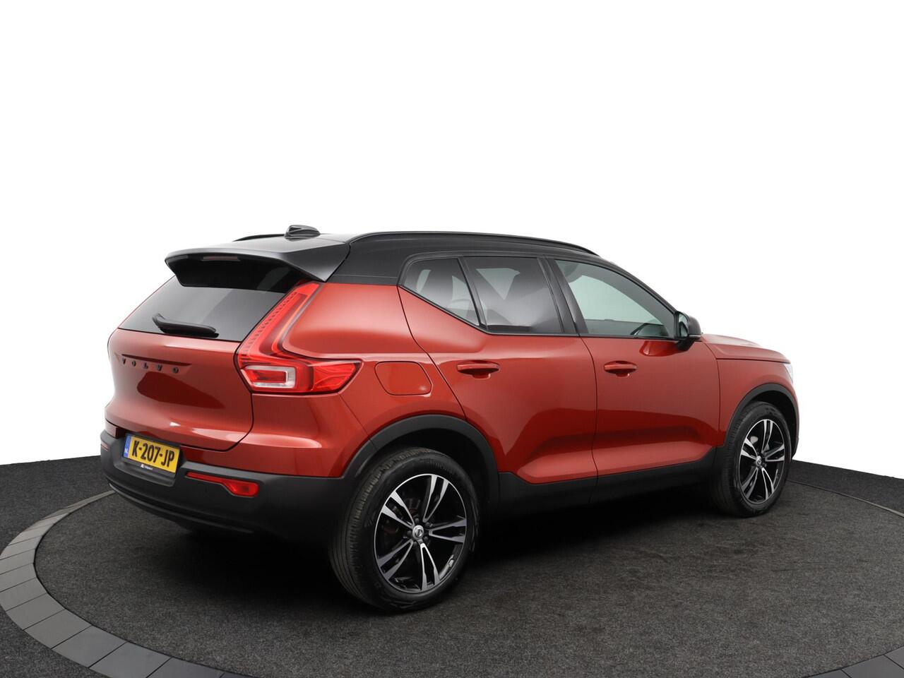 Volvo XC40 1.5 T2 R-Design Parkeer sensoren | Dodehoek | Dealer onderhouden | Parkeercamera | Elektrische kofferklep
