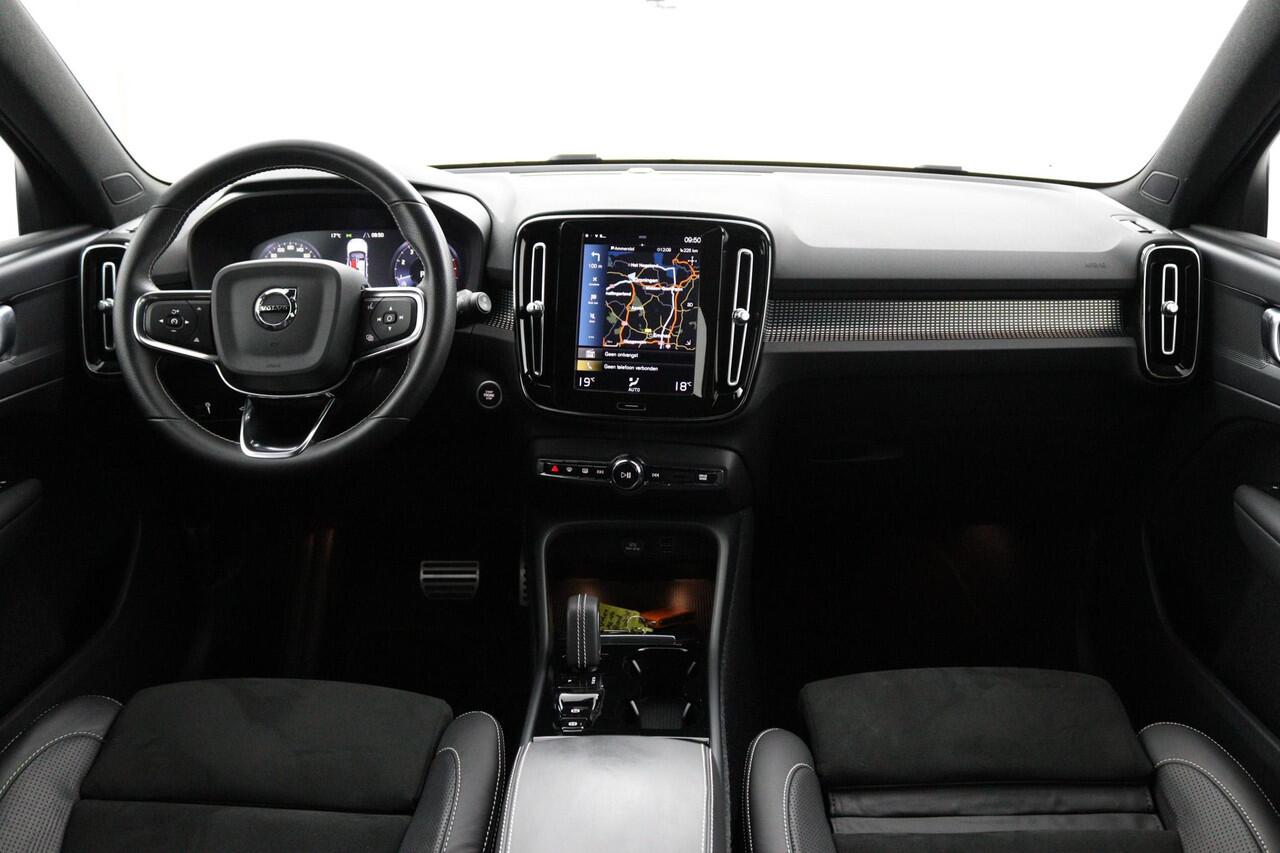 Volvo XC40 1.5 T2 R-Design Parkeer sensoren | Dodehoek | Dealer onderhouden | Parkeercamera | Elektrische kofferklep