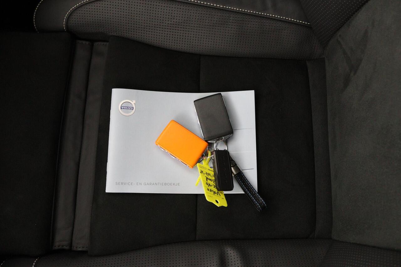 Volvo XC40 1.5 T2 R-Design Parkeer sensoren | Dodehoek | Dealer onderhouden | Parkeercamera | Elektrische kofferklep