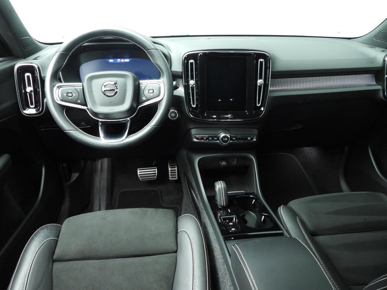 Volvo XC40 2.0 B4 Inscription | Navi | CarPlay | 18" | Camera | LED