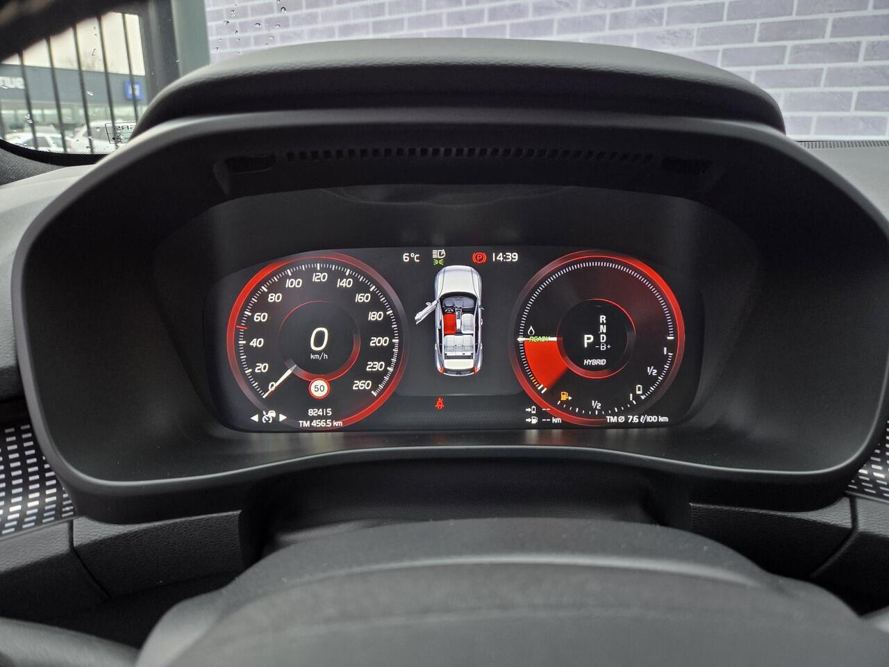 Volvo XC40 T5 Plug-in Hybride R-Design Aut. | Adaptive Cruise Control | Trekhaak | Dodehoekdetectie | Harman-Kardon Audio | Navigatie | Climate Control | Stoelverwarming/Stuurwielverwarming