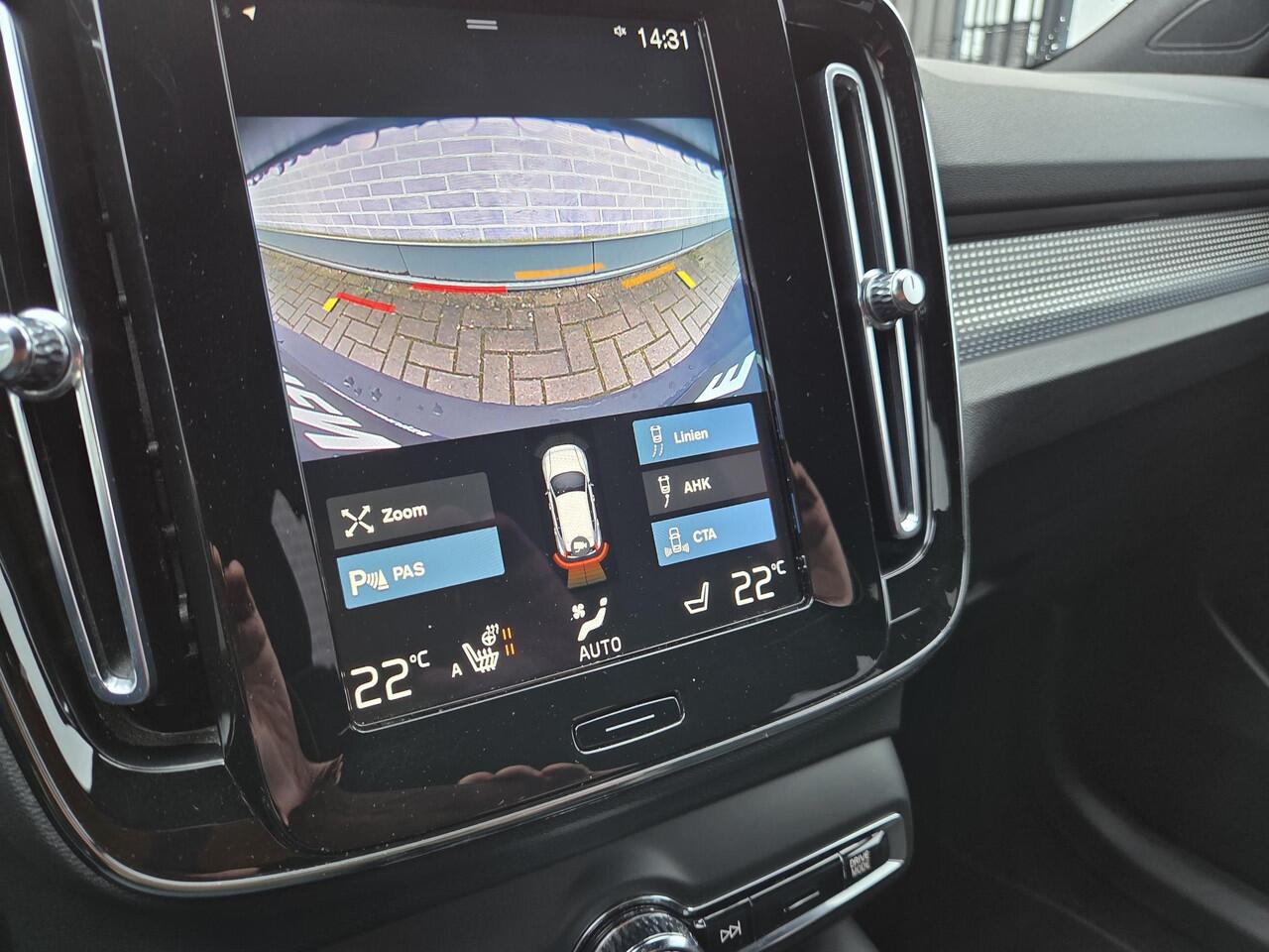 Volvo XC40 T5 Plug-in Hybride R-Design Aut. | Adaptive Cruise Control | Trekhaak | Dodehoekdetectie | Harman-Kardon Audio | Navigatie | Climate Control | Stoelverwarming/Stuurwielverwarming