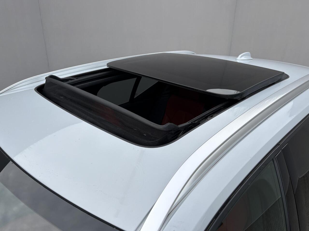 Volvo XC40 1.5 T5 Recharge Business Pro / Plug-in Hybrid / SOH 91,7% / Schuif & Kanteldak / Achteruitrijcamera / Stoel & Stuurverwarming / Harman&Kardon Audio / Elektrische Achterklep /