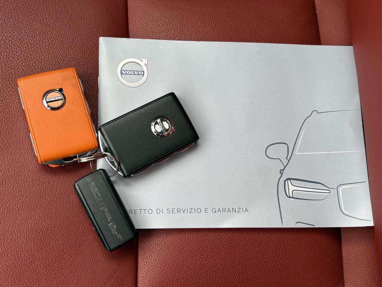 Volvo XC40 1.5 T5 Recharge Business Pro / Plug-in Hybrid / SOH 91,7% / Schuif & Kanteldak / Achteruitrijcamera / Stoel & Stuurverwarming / Harman&Kardon Audio / Elektrische Achterklep /