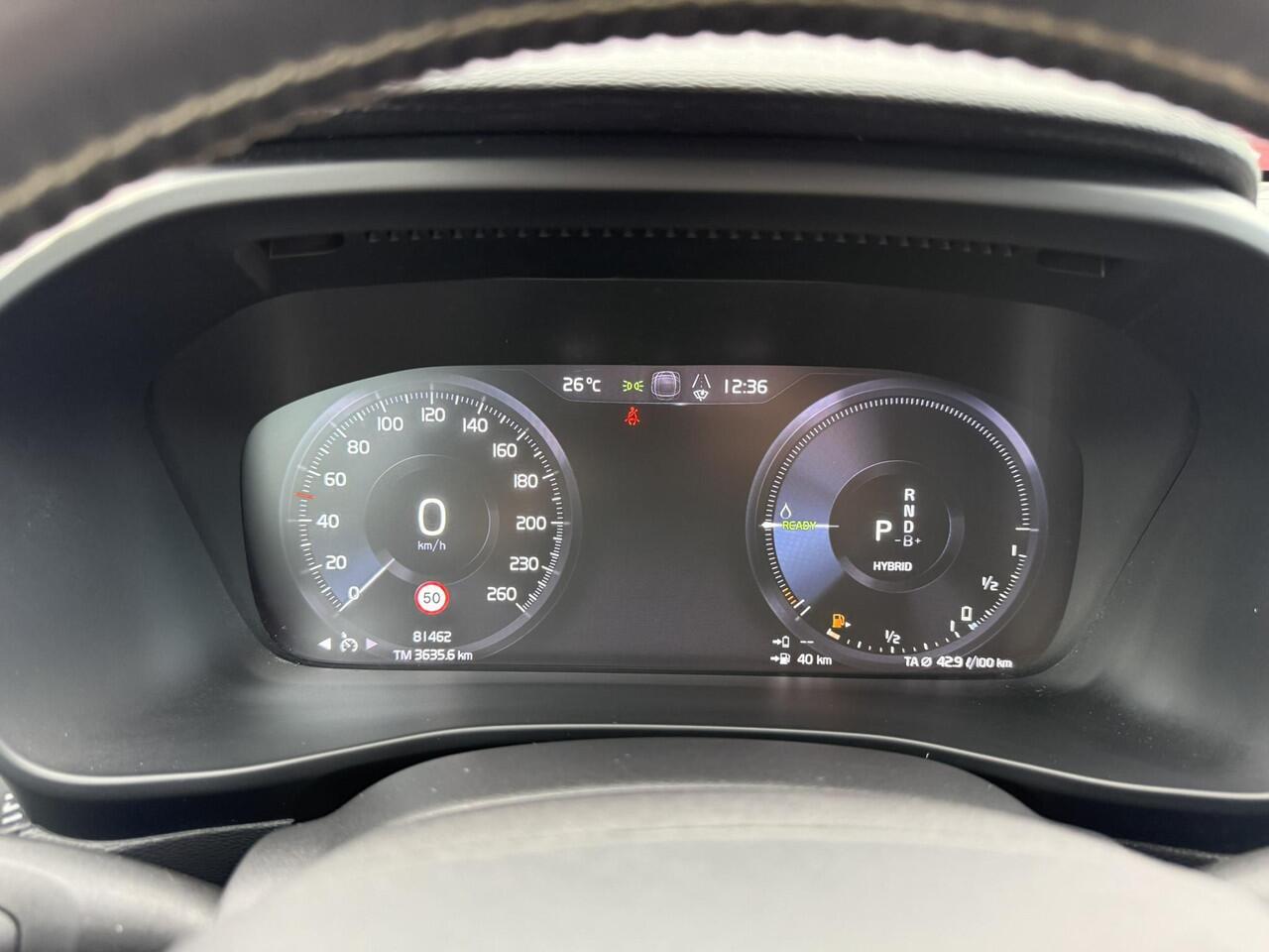 Volvo XC40 1.5 T4 Recharge R-Design 210pk | Parking pack | Draadloos opladen | PHEV | 1.800kg Trekgewicht