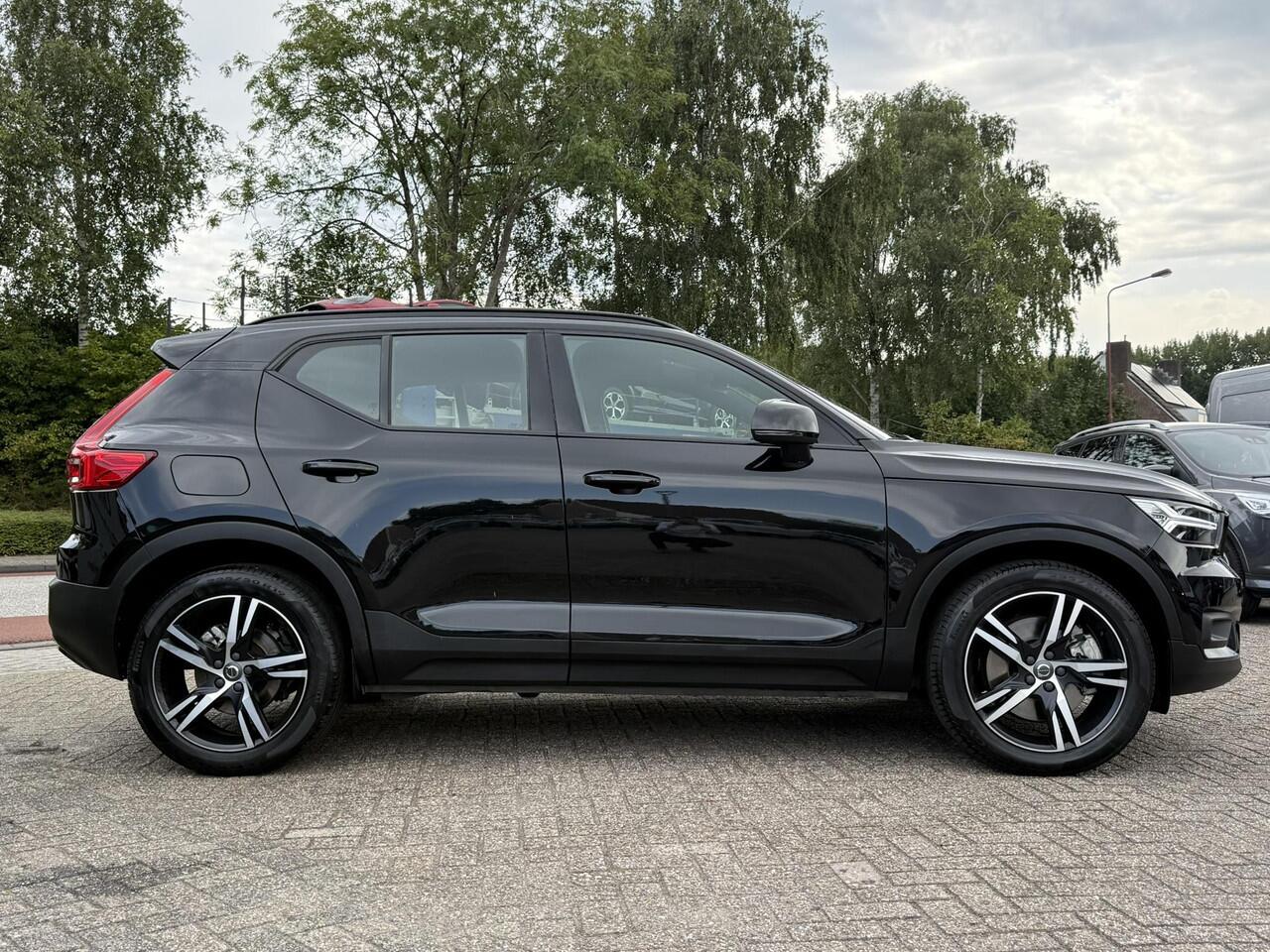 Volvo XC40 1.5 T4 Recharge R-Design 210pk | Parking pack | Draadloos opladen | PHEV | 1.800kg Trekgewicht