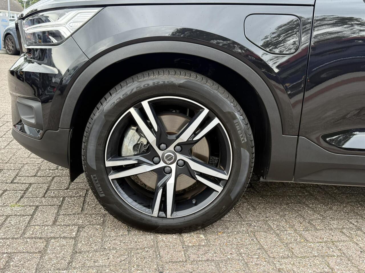 Volvo XC40 1.5 T4 Recharge R-Design 210pk | Parking pack | Draadloos opladen | PHEV | 1.800kg Trekgewicht