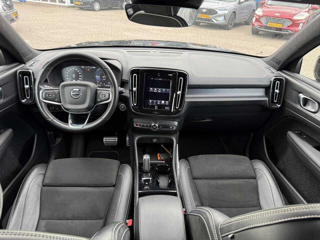 Volvo XC40 1.5 T4 Recharge R-Design 210pk | Parking pack | Draadloos opladen | PHEV | 1.800kg Trekgewicht