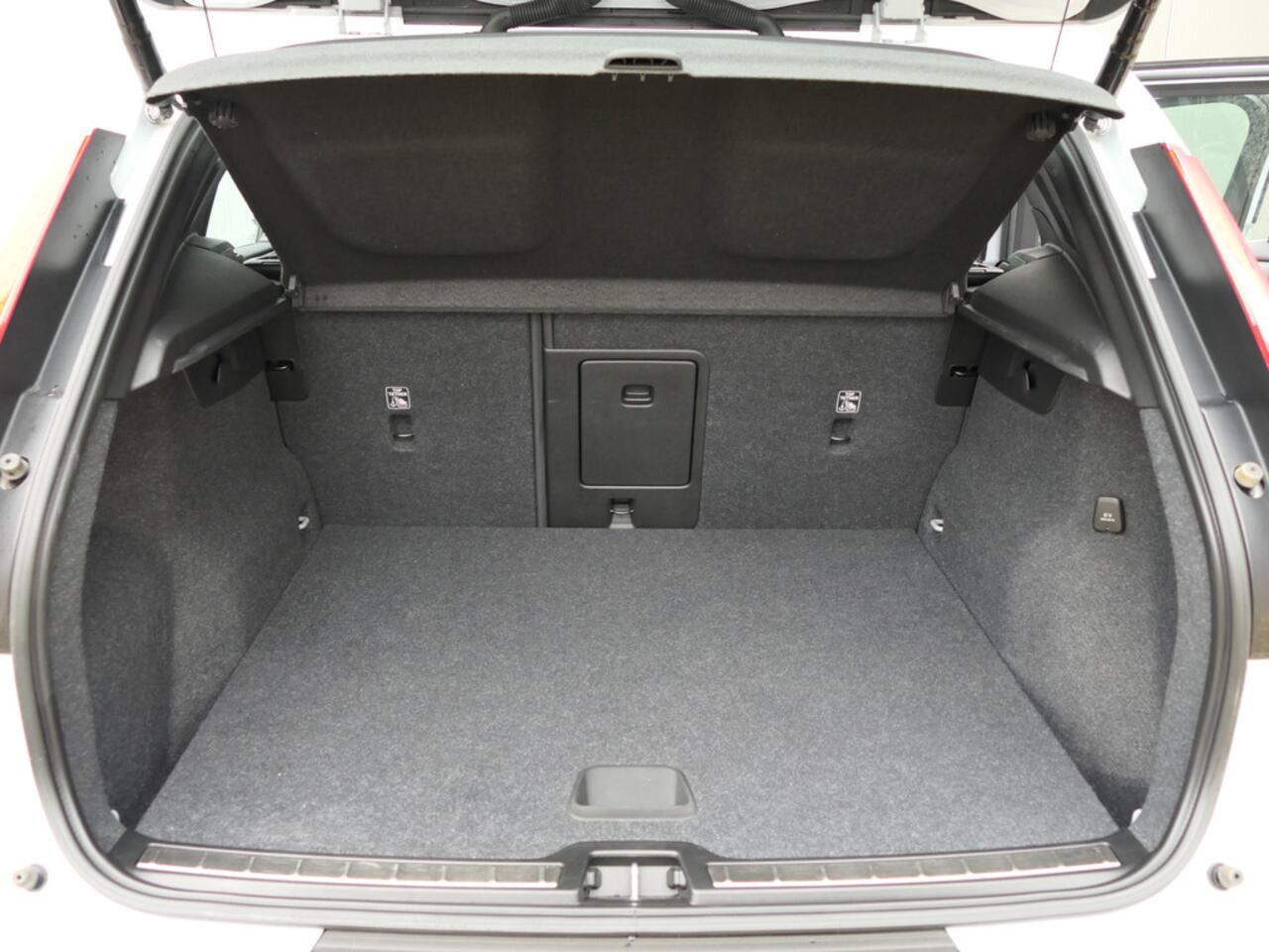 Volvo XC40 1.5 T4 Recharge Inscription 12 MND garantie Leer / Keyless Entry