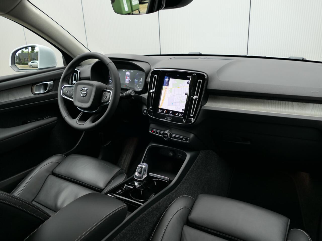 Volvo XC40 1.5 T4 Recharge Inscription 12 MND garantie Leer / Keyless Entry