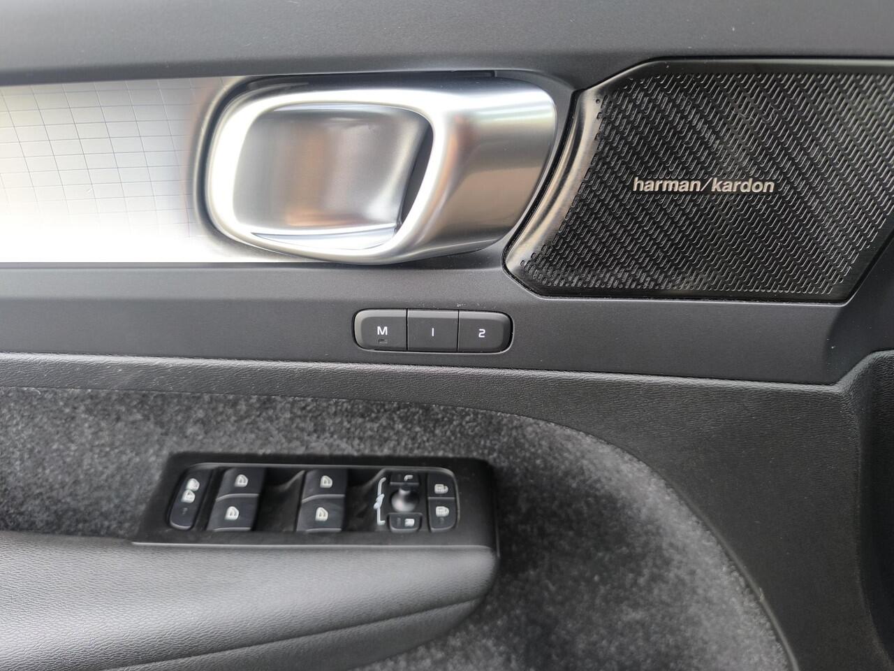 Volvo XC40 1.5 T4 Recharge Inscription Expression Leder sport interieur, stoel verwarming V+A electr verst geheugen stoel, voorruit verwarming,carplay, electr A klep