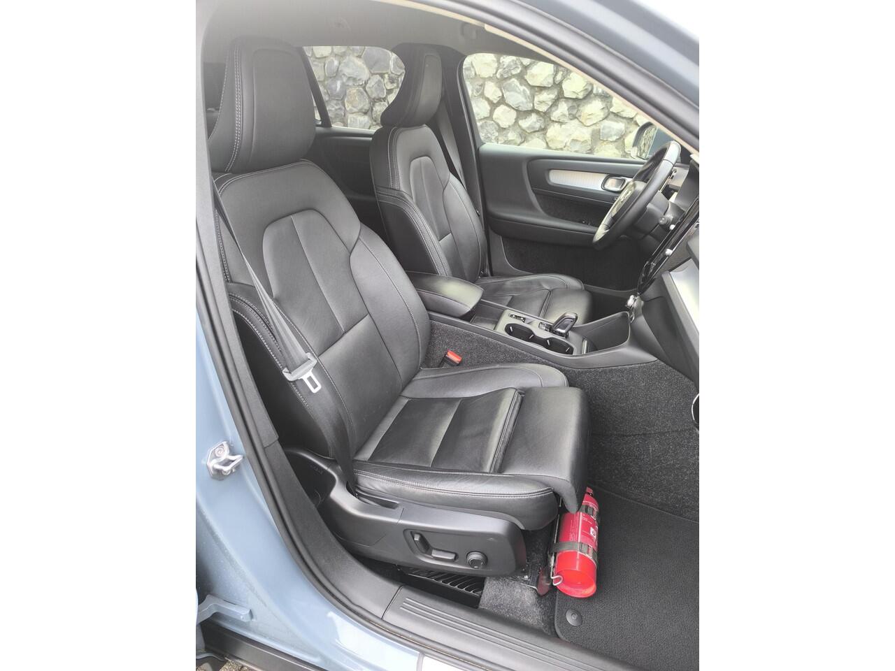 Volvo XC40 1.5 T4 Recharge Inscription Expression Leder sport interieur, stoel verwarming V+A electr verst geheugen stoel, voorruit verwarming,carplay, electr A klep