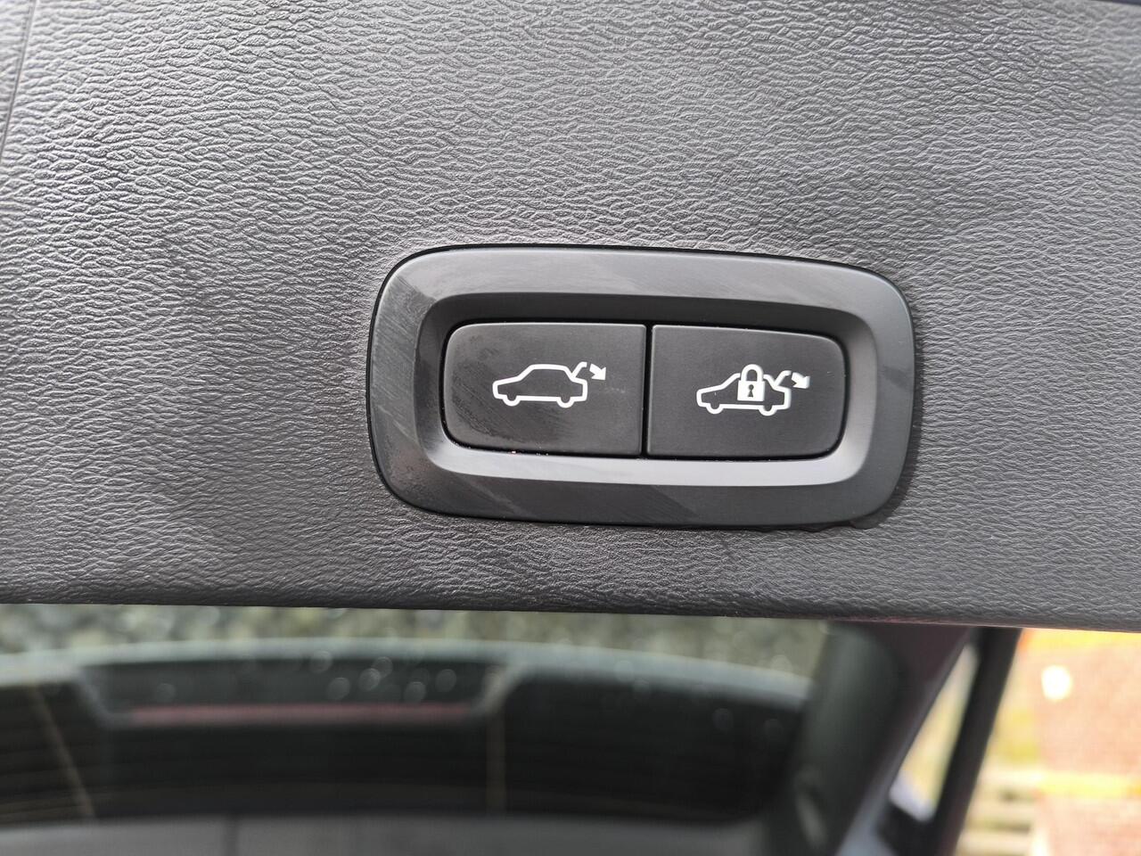 Volvo XC40 1.5 T4 Recharge Inscription Expression Leder sport interieur, stoel verwarming V+A electr verst geheugen stoel, voorruit verwarming,carplay, electr A klep